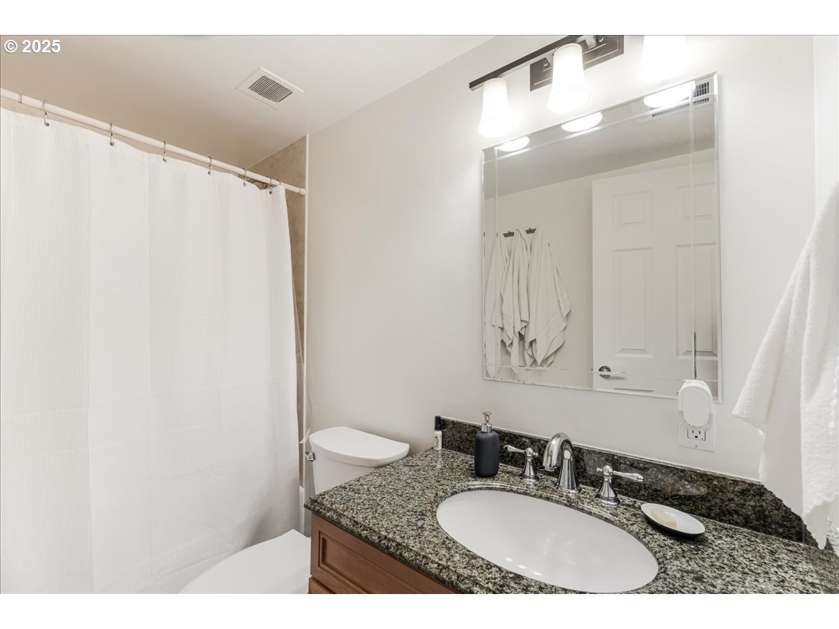 2211 Southwest Park Place, Unit 202 Portland, OR 97205 - Photo 24 of 28