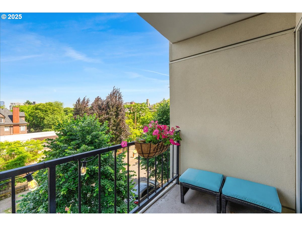 2211 Southwest Park Place, Unit 202 Portland, OR 97205 - Photo 26 of 28