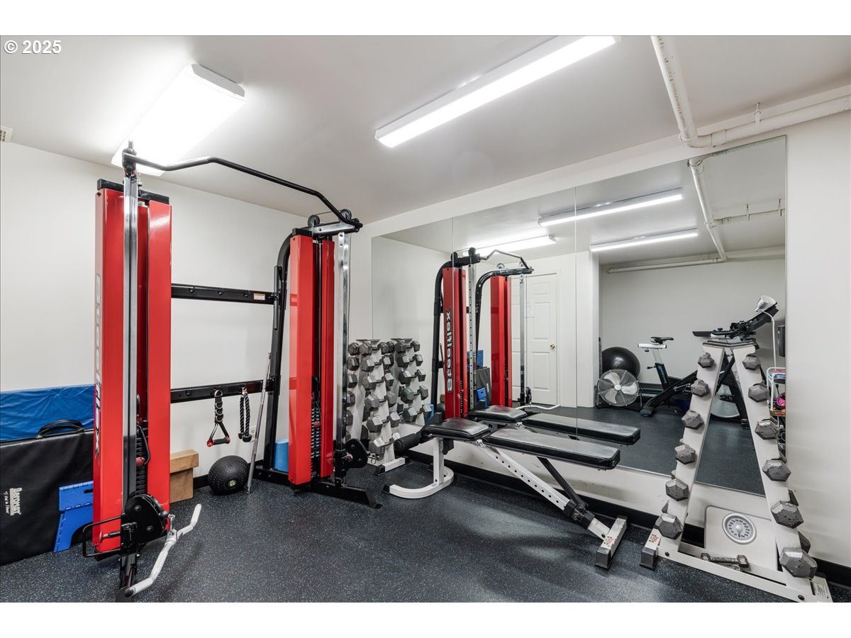 2211 Southwest Park Place, Unit 202 Portland, OR 97205 - Photo 27 of 28