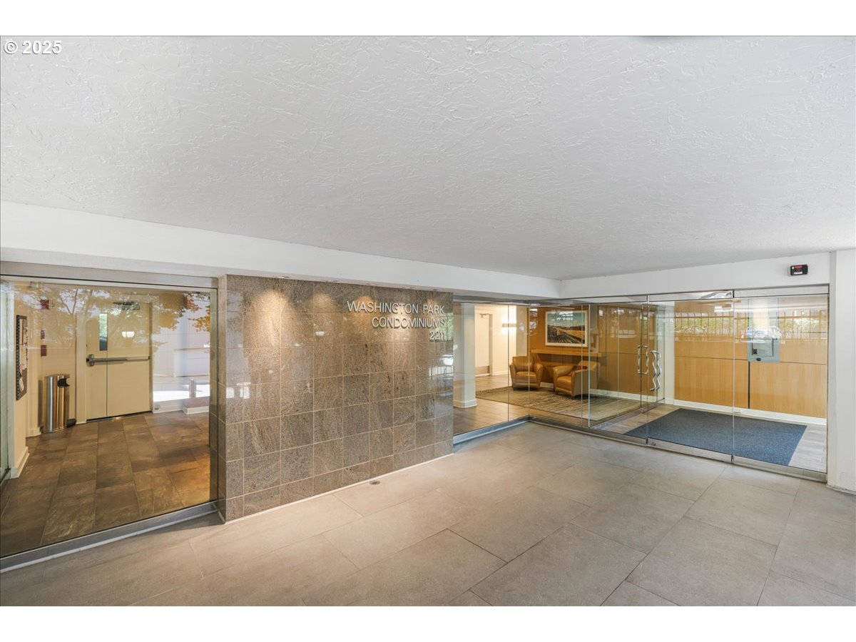 2211 Southwest Park Place, Unit 202 Portland, OR 97205 - Photo 3 of 28