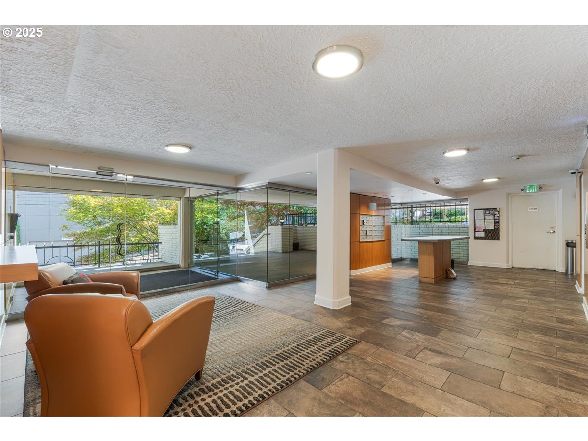 2211 Southwest Park Place, Unit 202 Portland, OR 97205 - Photo 4 of 28