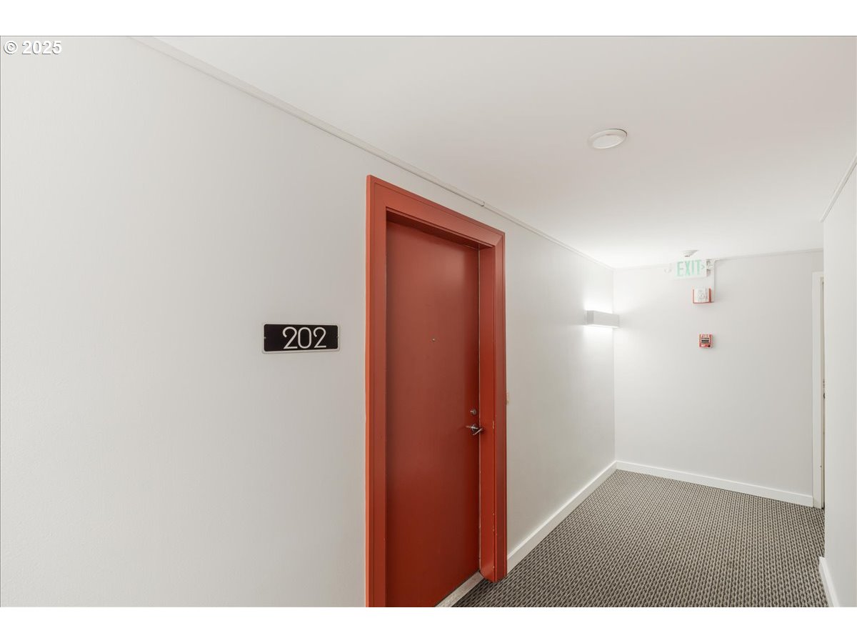 2211 Southwest Park Place, Unit 202 Portland, OR 97205 - Photo 5 of 28