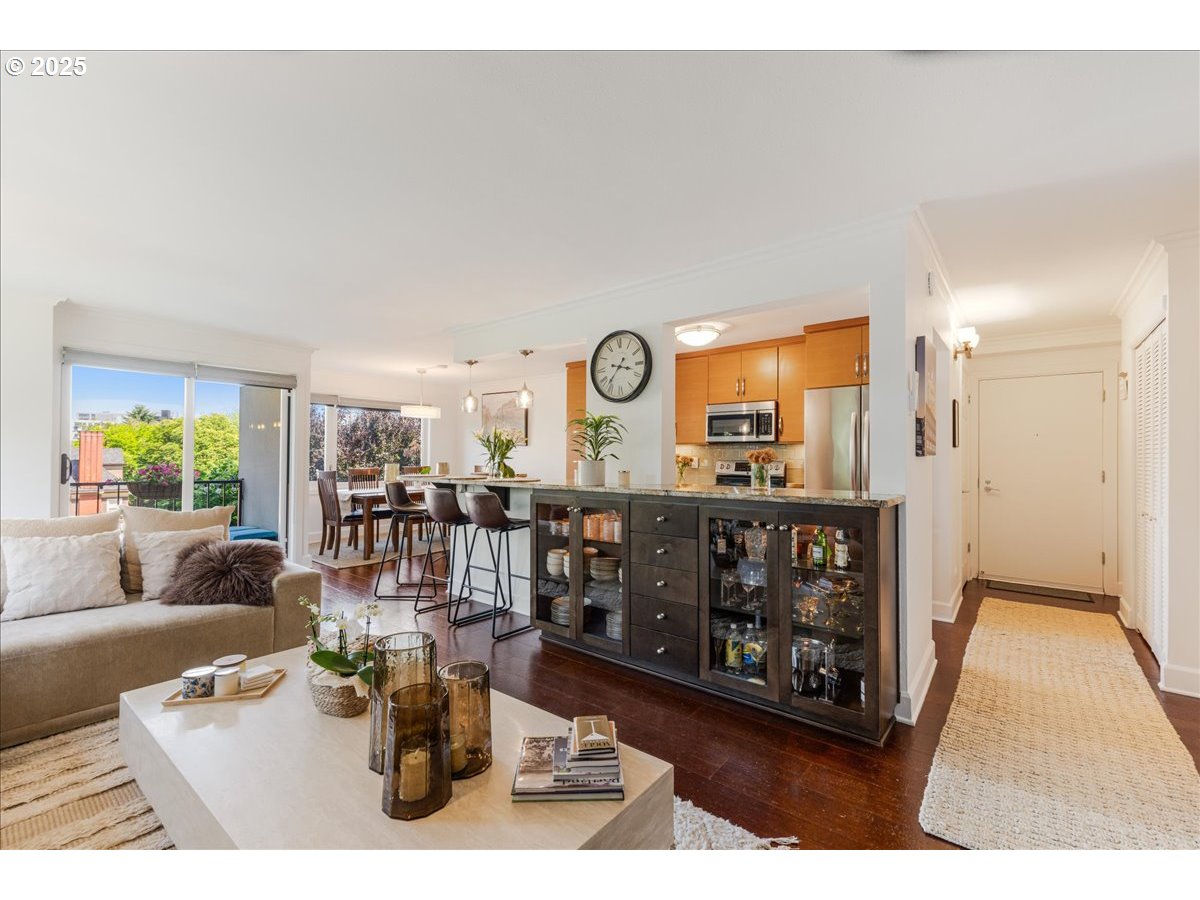 2211 Southwest Park Place, Unit 202 Portland, OR 97205 - Photo 6 of 28