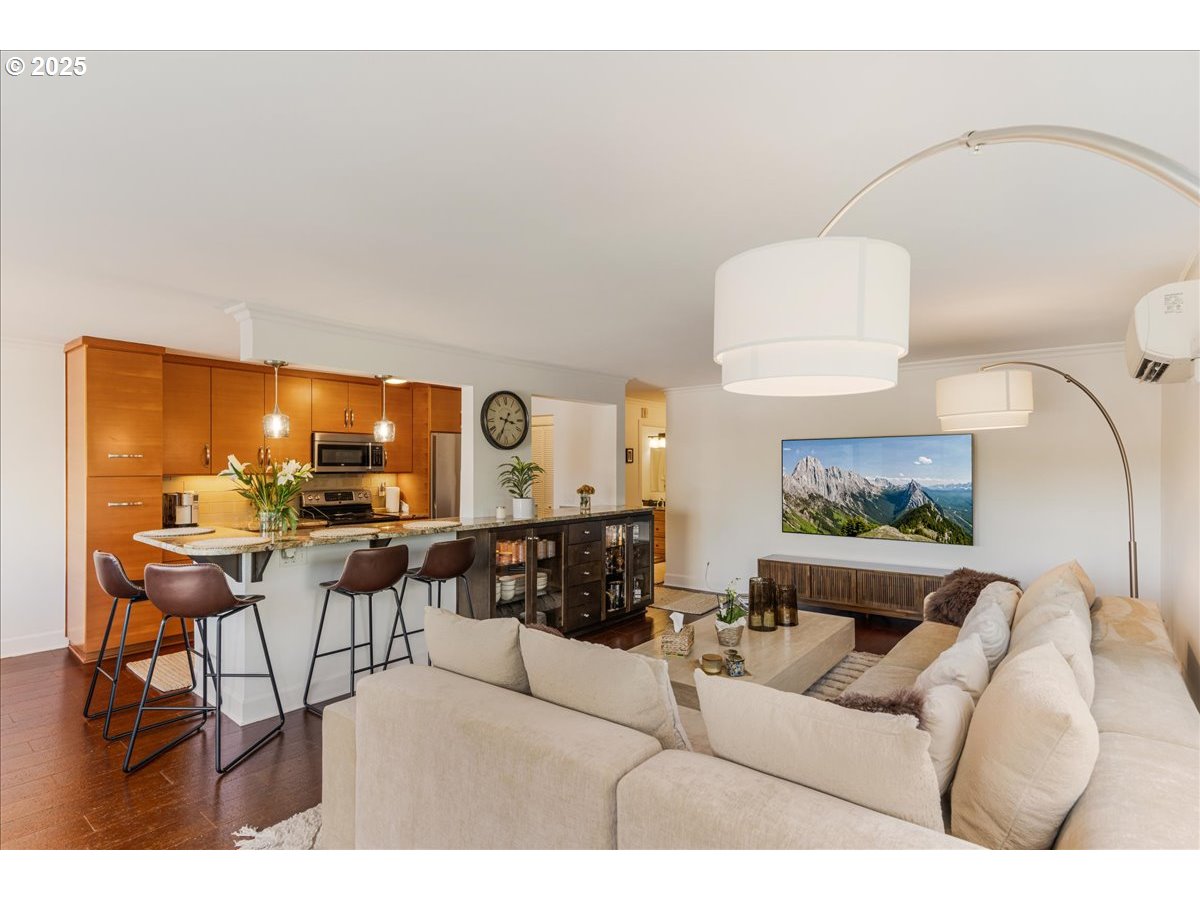 2211 Southwest Park Place, Unit 202 Portland, OR 97205 - Photo 7 of 28