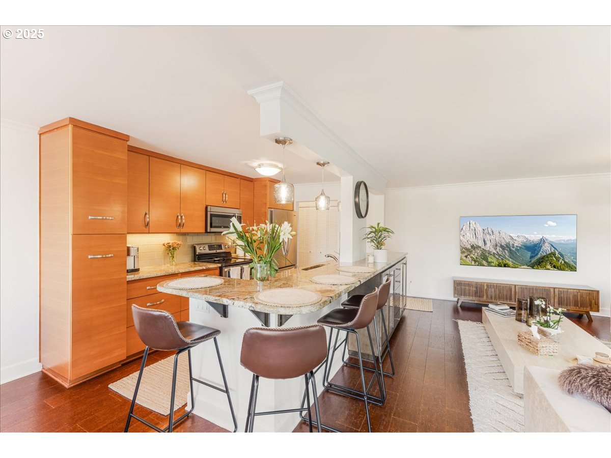 2211 Southwest Park Place, Unit 202 Portland, OR 97205 - Photo 8 of 28