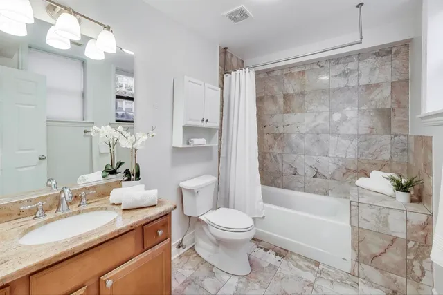 $310,000 | 2201 West Winona Street, Unit G, Chicago, IL 60625