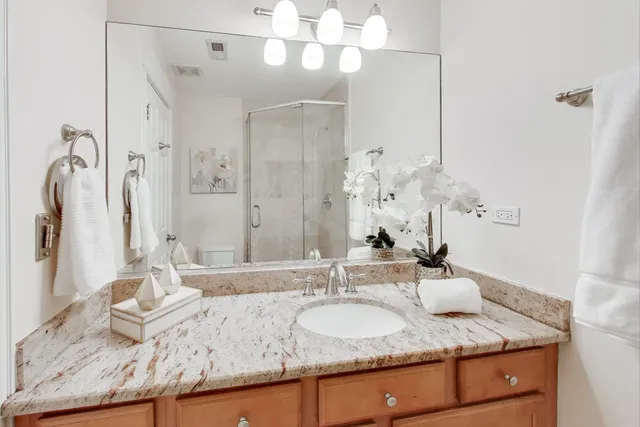 $310,000 | 2201 West Winona Street, Unit G, Chicago, IL 60625