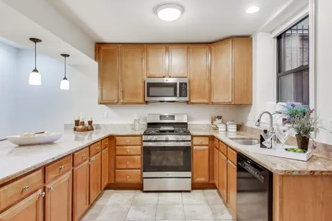$310,000 | 2201 West Winona Street, Unit G, Chicago, IL 60625
