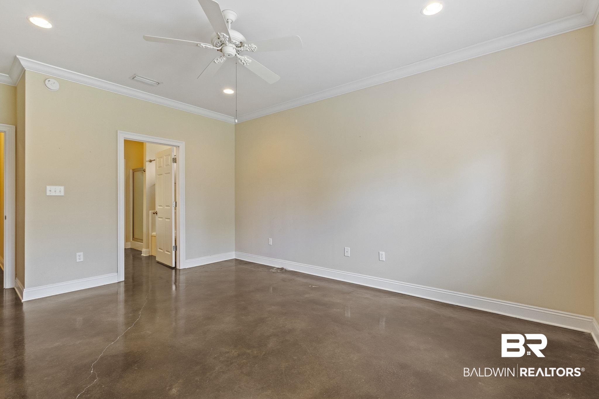 134 Hawthorne Circle Fairhope, AL 36532 - Photo 23 of 45 Primary Bedroom and Bath