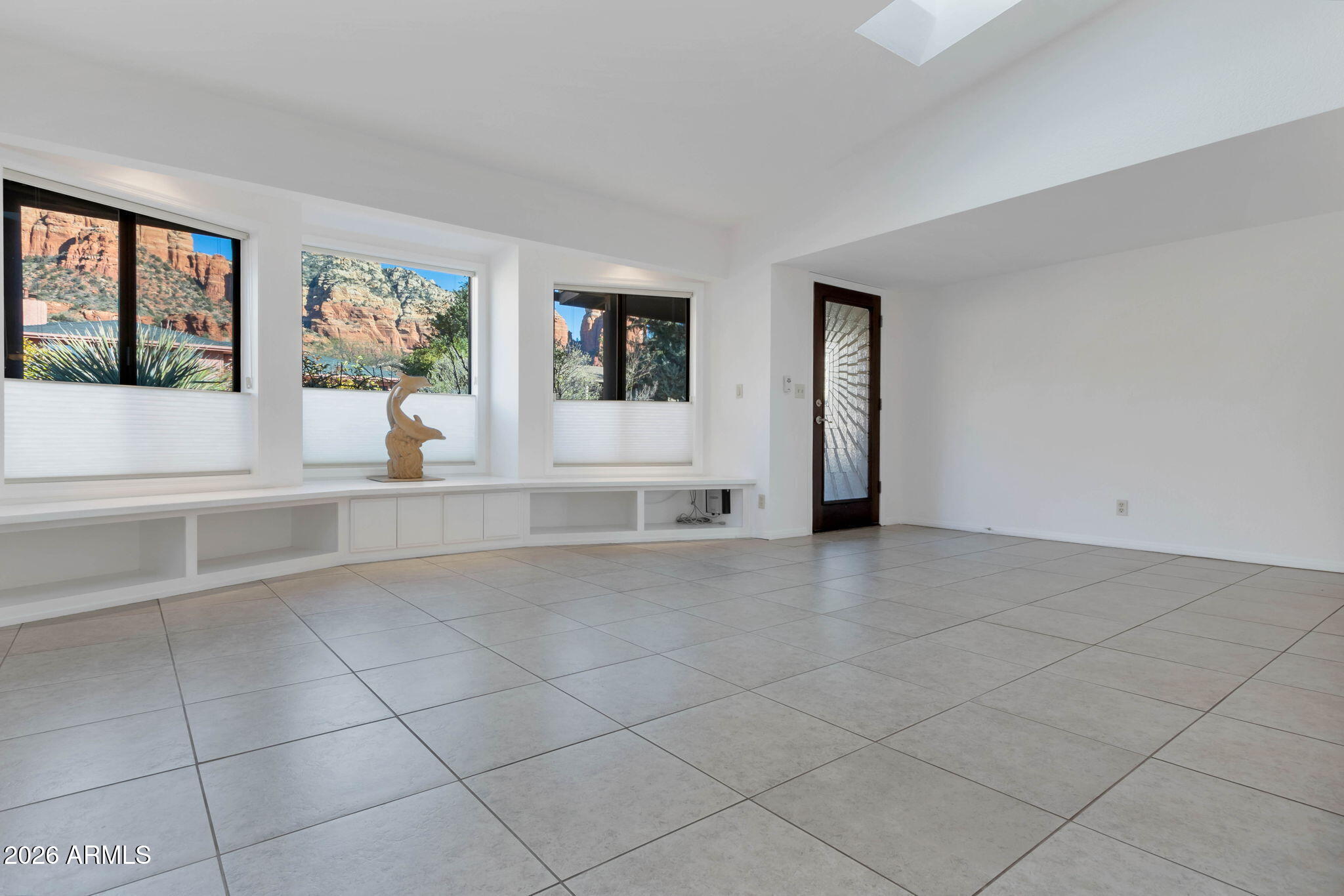 2345 Lariat Road Sedona, AZ 86336 - Photo 6 of 34 Living Room_Views 2