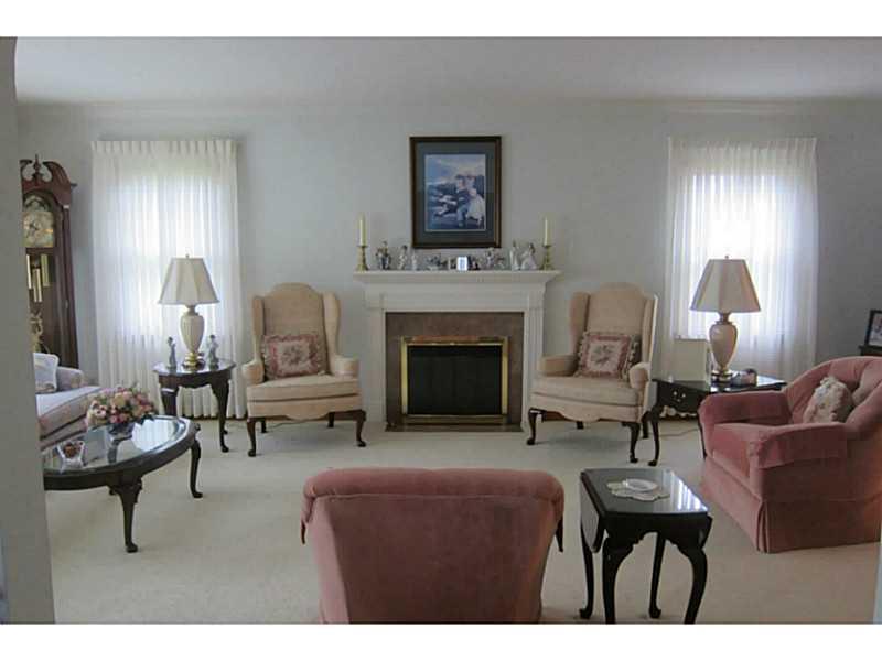 423 Locust Street Indiana, PA 15701 - Photo 6 of 11 Living Room.