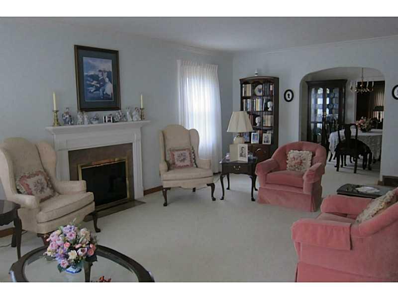 423 Locust Street Indiana, PA 15701 - Photo 7 of 11 Living Room.
