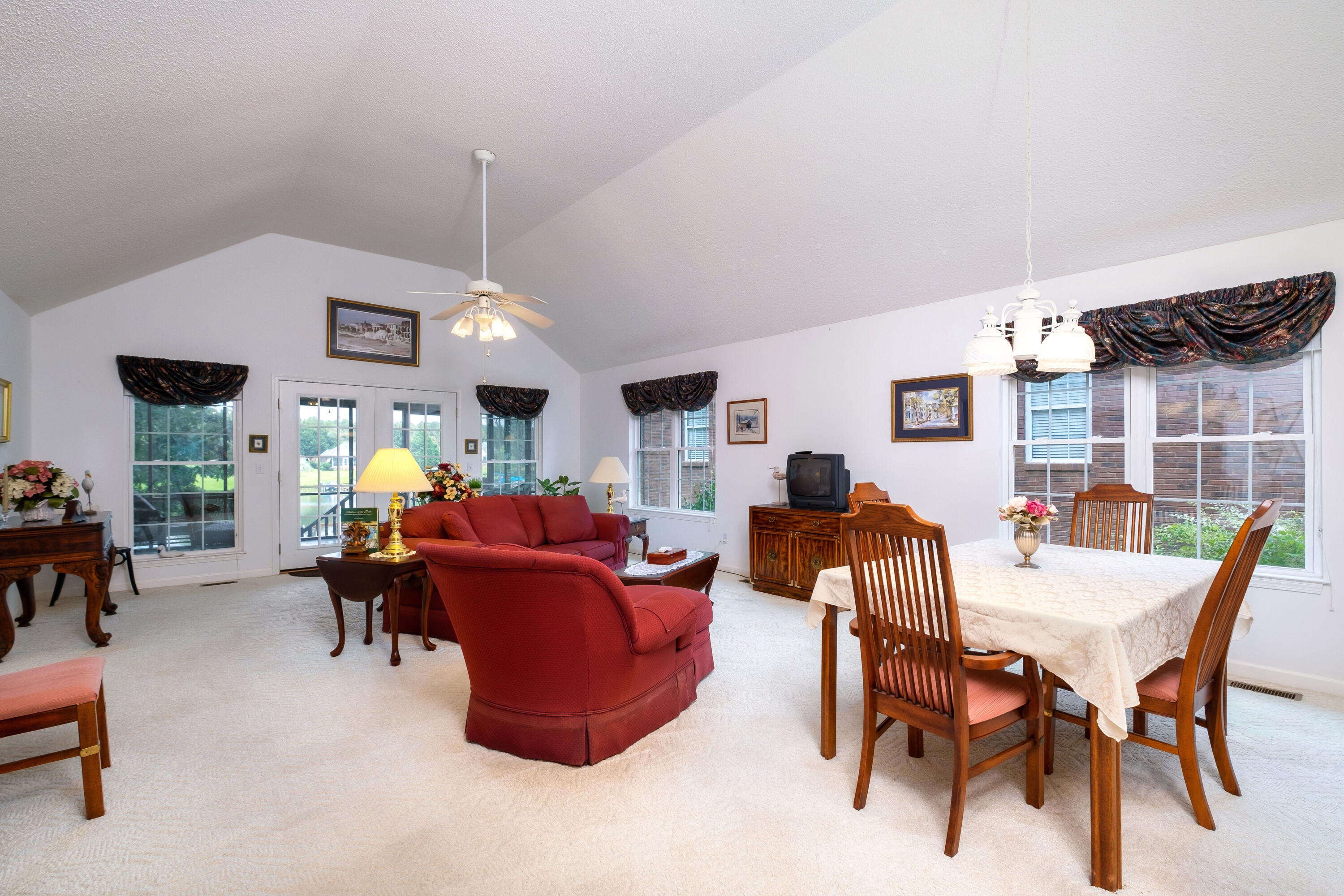 12 Ridge Lake Drive Manning, SC 29102 - Photo 15 of 49 GREAT ROOM