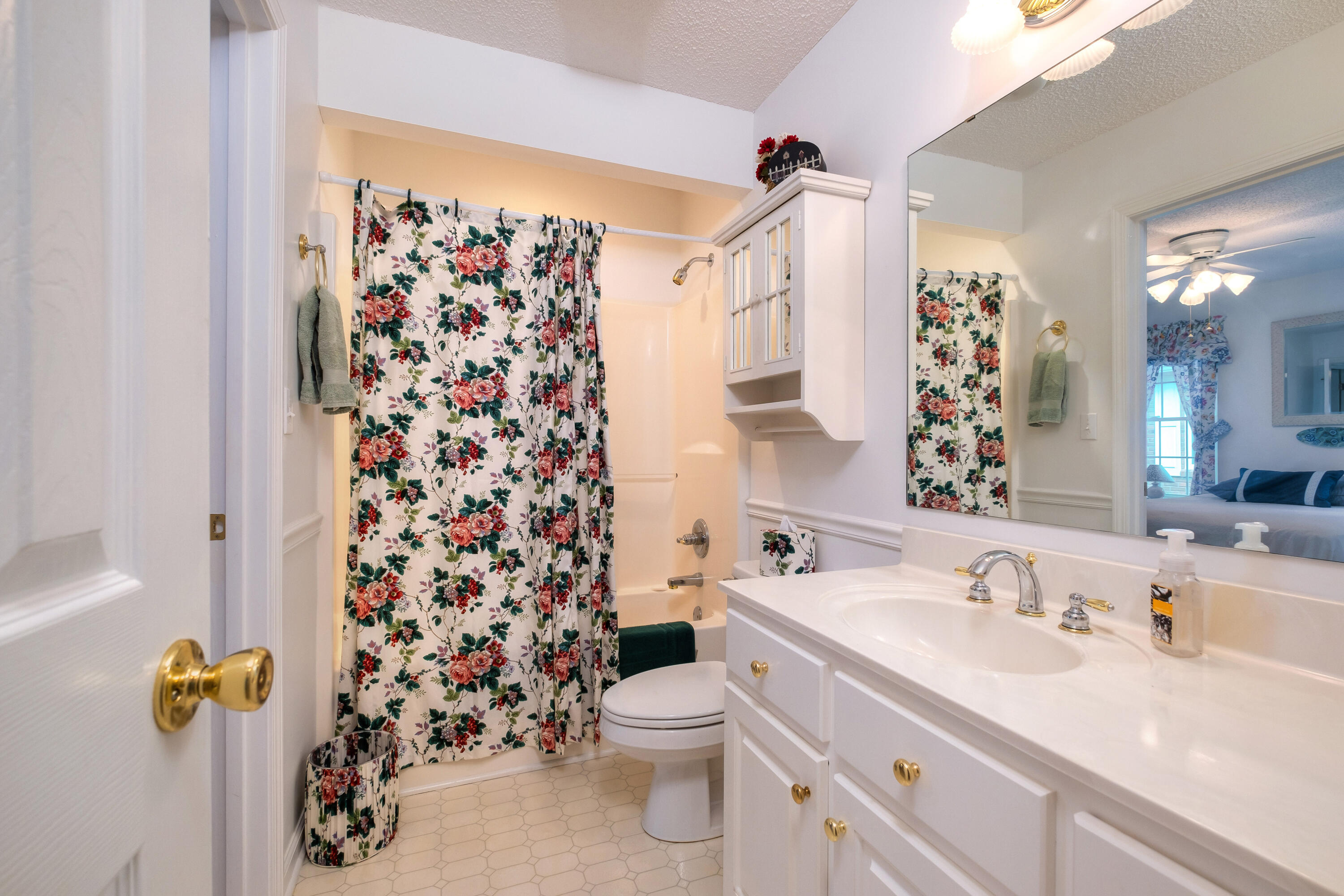 12 Ridge Lake Drive Manning, SC 29102 - Photo 24 of 49 GUEST BATHROOM