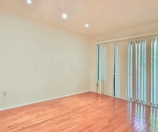 $2,400 | 700 Mainsail Lane, Unit 700, Secaucus, NJ 07094