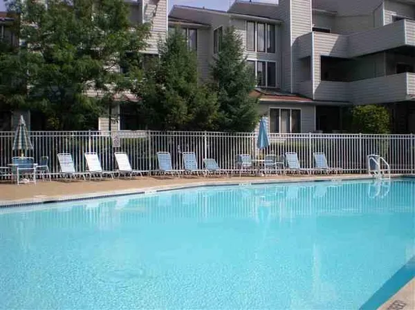 $2,400 | 700 Mainsail Lane, Unit 700, Secaucus, NJ 07094