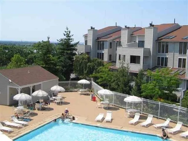 $2,400 | 700 Mainsail Lane, Unit 700, Secaucus, NJ 07094