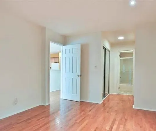 $2,400 | 700 Mainsail Lane, Unit 700, Secaucus, NJ 07094