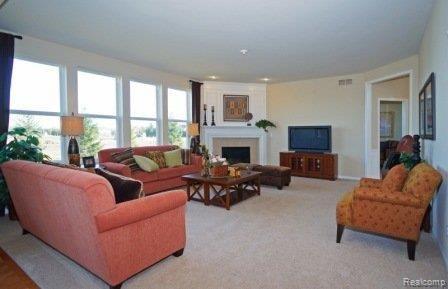 49699 Gracechurch Road Macomb, MI 48044 - Photo 9 of 24 Ex Belmont09.JPG