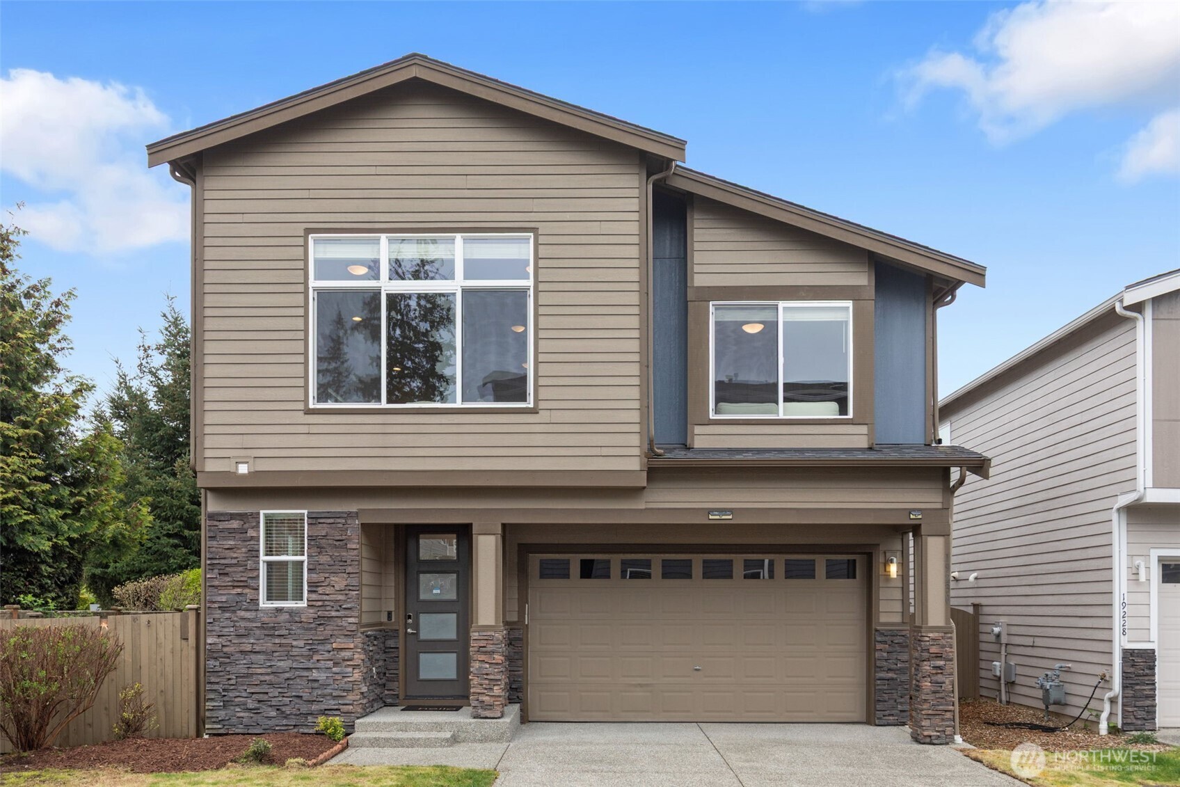 19230 37th Drive Southeast, Unit 4 Bothell, WA 98012 - Photo 2 of 39