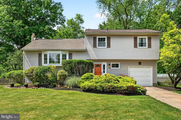 $675,000 | 1 Cedar Lane, East Windsor, NJ 08520