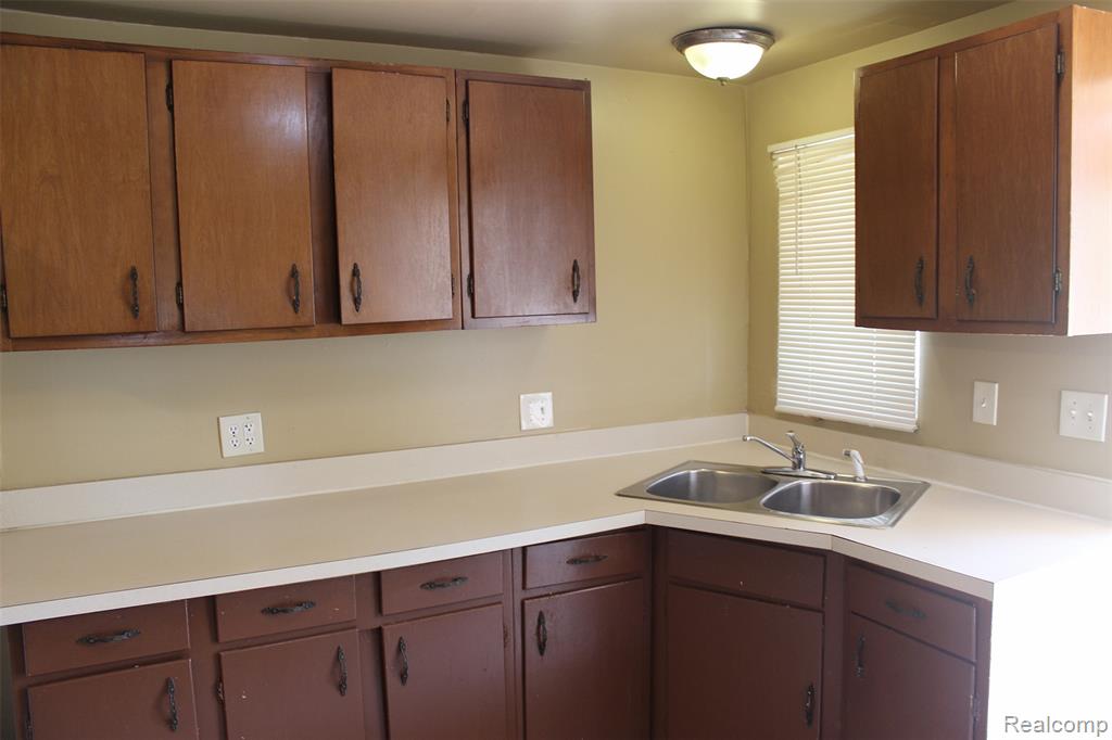 15504 Chelsea Redford, MI 48239 - Photo 4 of 20