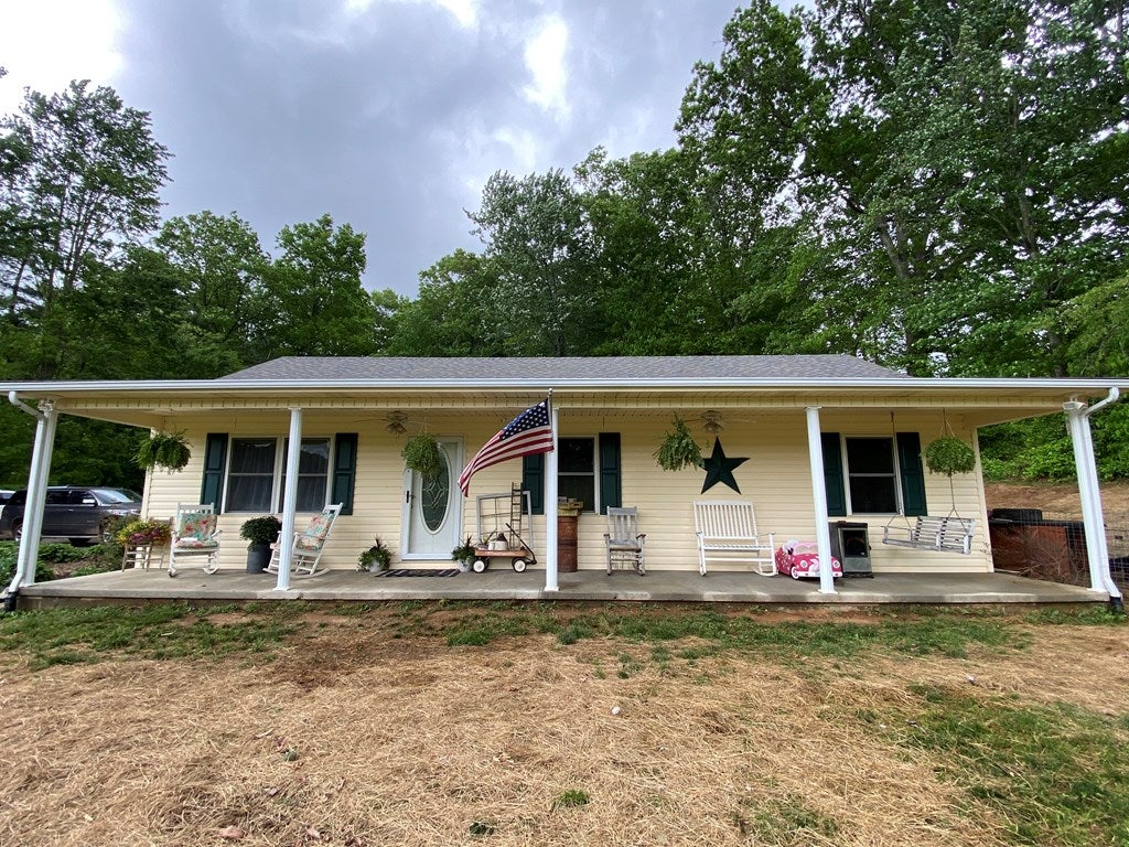 3555 Whitetop Road Chilhowie, VA 24319 - Photo 3 of 33 Gallery Image 3