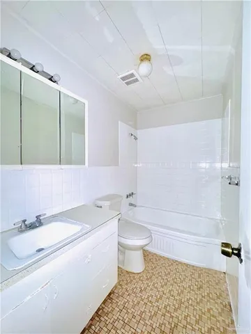 $800 | 1120 Valley View Drive, Unit A1, Weslaco, TX 78596