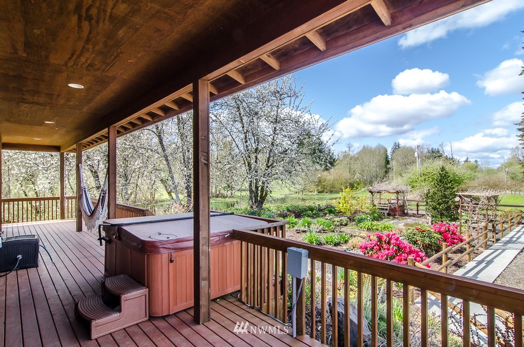 15 South Bank Road Elma, WA 98541 - Photo 19 of 32 a view of a porch with wooden floor and furniture