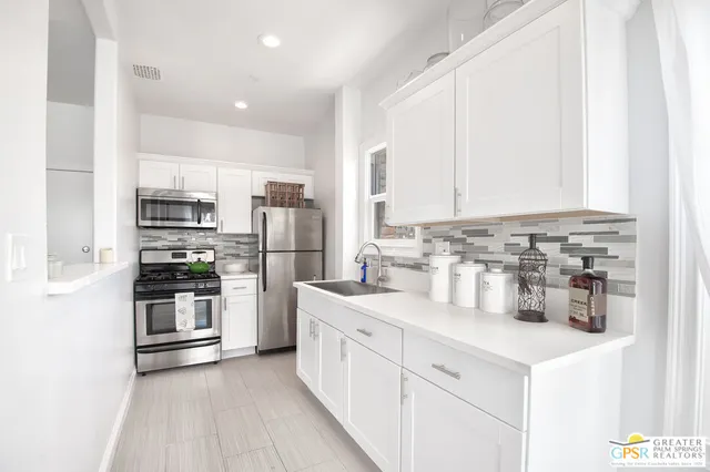 $1,450 | 250 South Kenmore Avenue, Los Angeles, CA 90004