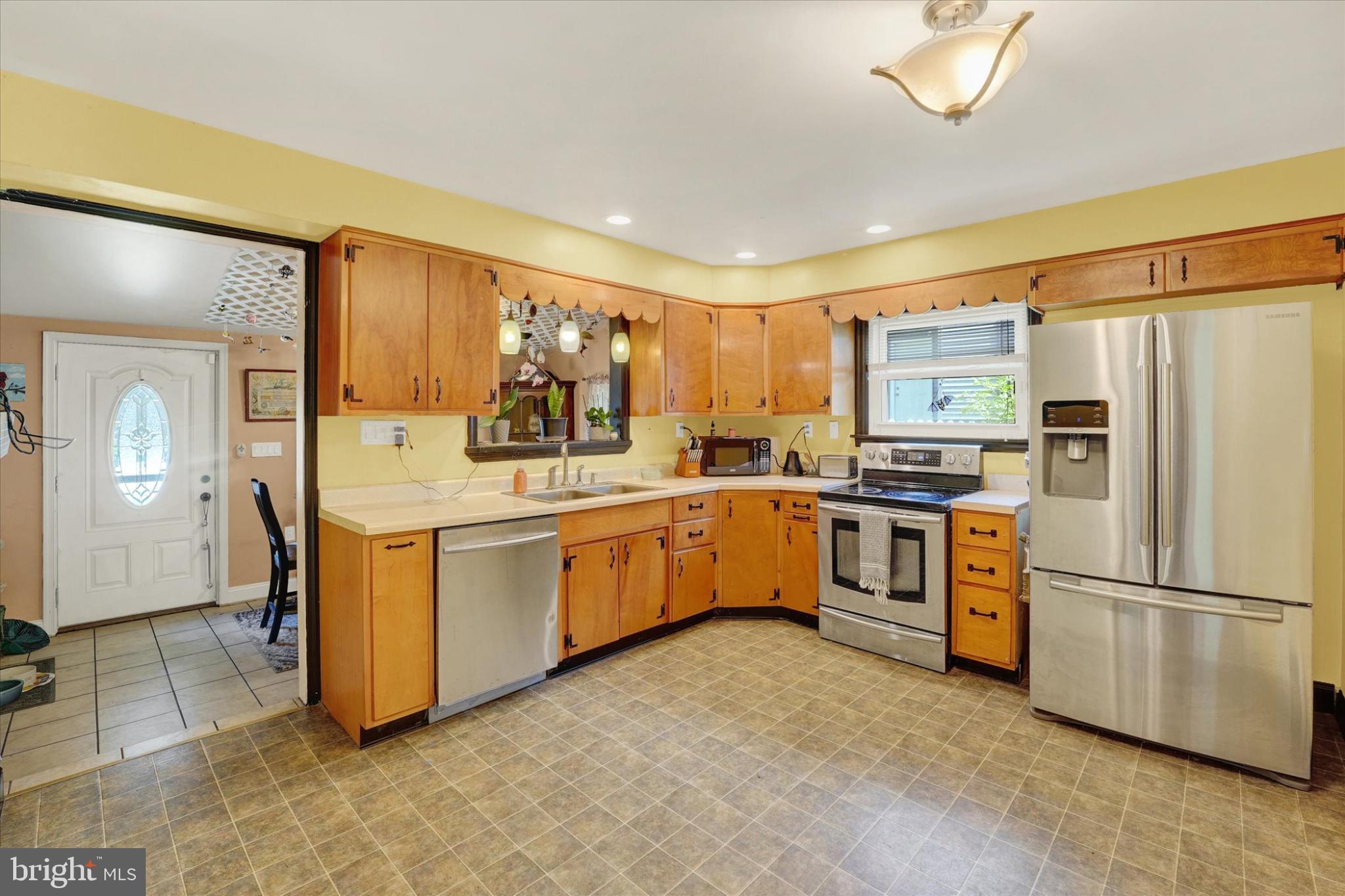 809 Van Reed Road Wyomissing, PA 19610 - Photo 6 of 25 Charming kitchen with warm wooden accents.