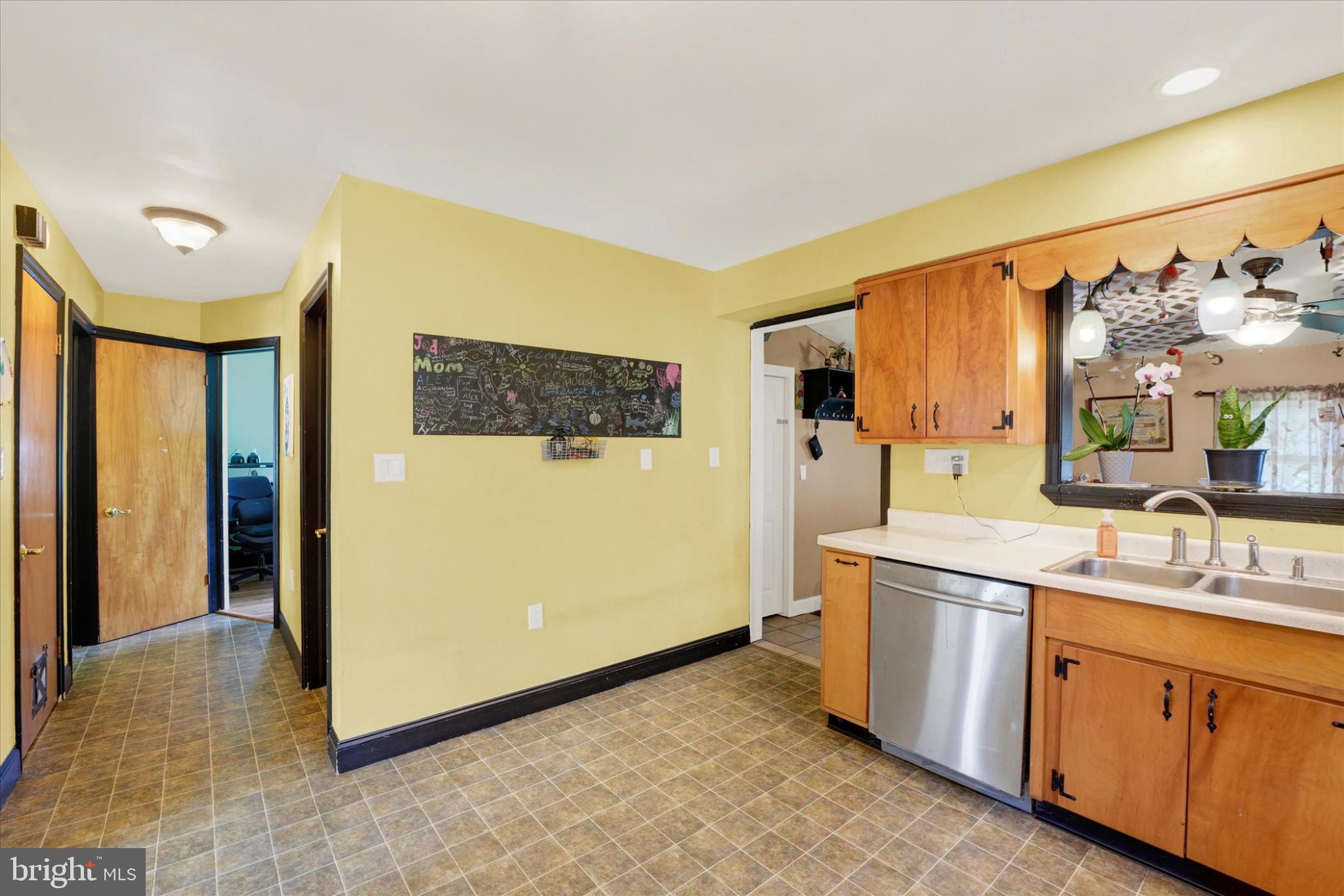 809 Van Reed Road Wyomissing, PA 19610 - Photo 8 of 25 Gallery Image 8