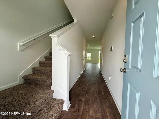 a view of an house with backyard and garden