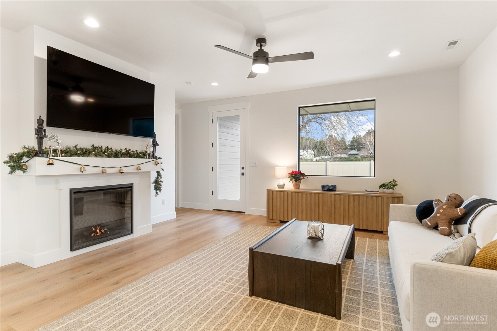 581 South Oasis Loop East Wenatchee, WA 98802 - Photo 2 of 33 a living room with furniture a flat screen tv and a fireplace