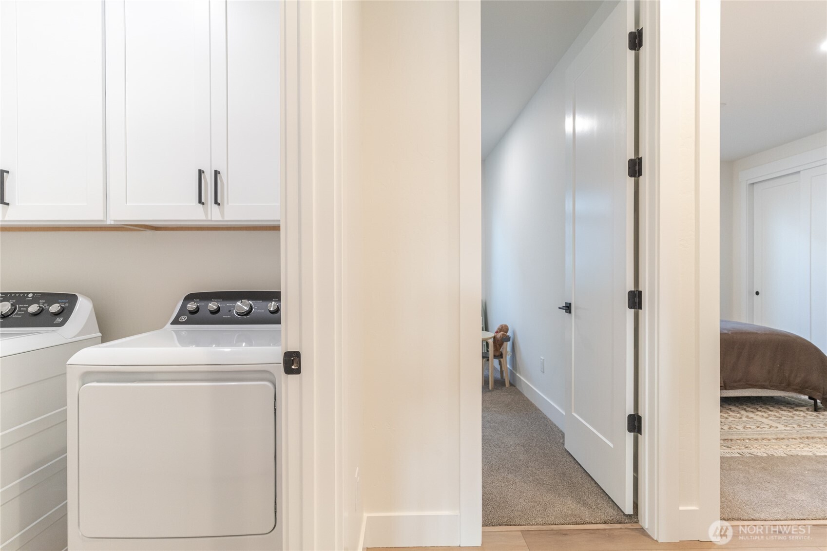 581 South Oasis Loop East Wenatchee, WA 98802 - Photo 25 of 33 a view of washer and dryer with kitchen in the background