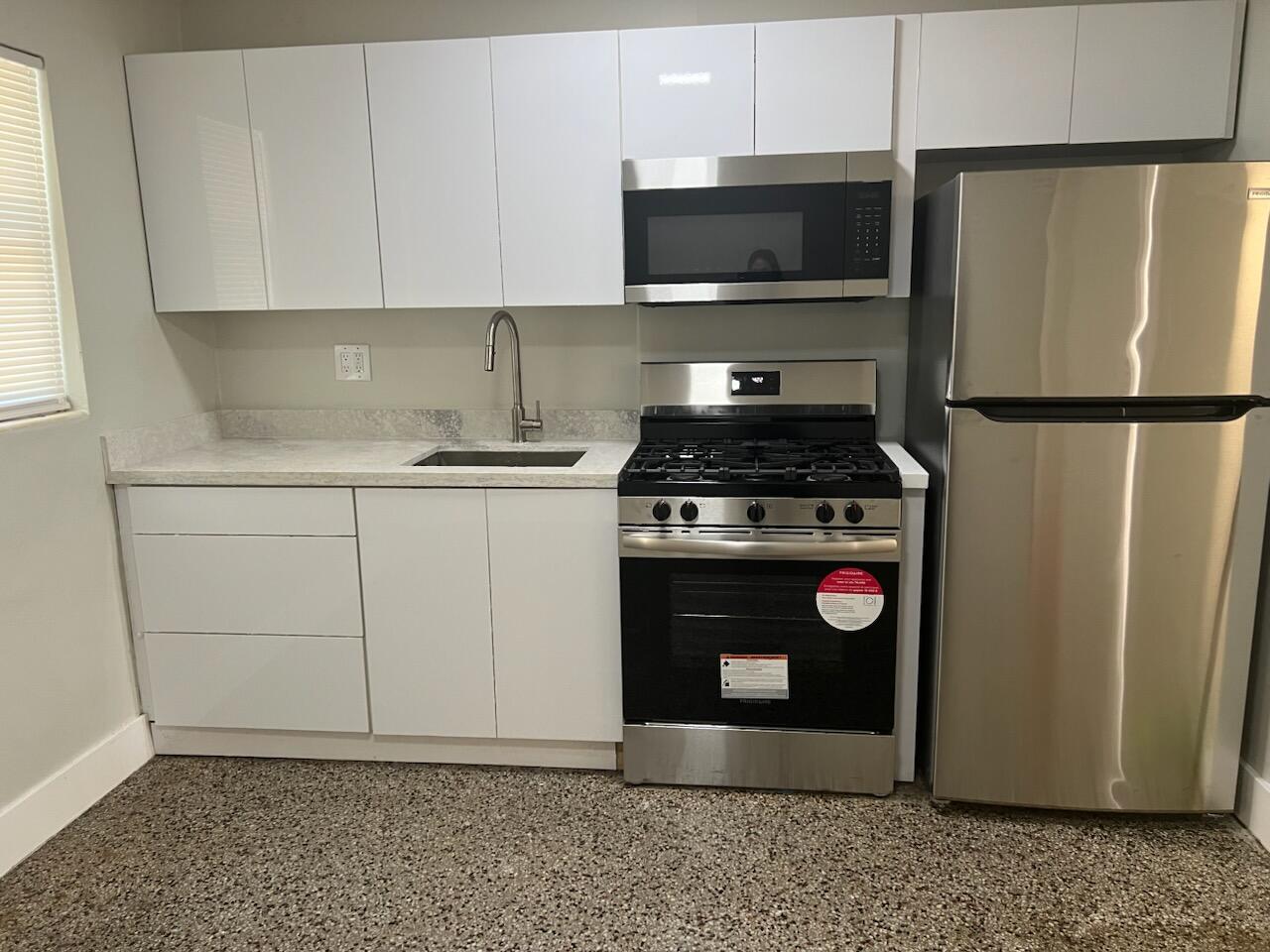 2102 Delaware Avenue Fort Pierce, FL 34950 - Photo 2 of 9 IMG_0571_20250413_183619