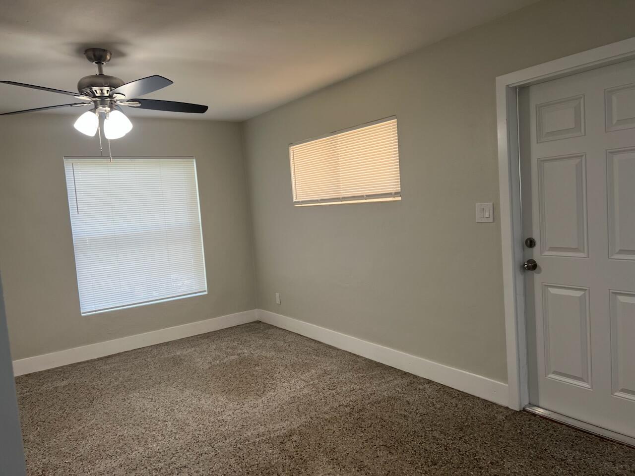 2102 Delaware Avenue Fort Pierce, FL 34950 - Photo 4 of 9 IMG_0574_20250413_183626