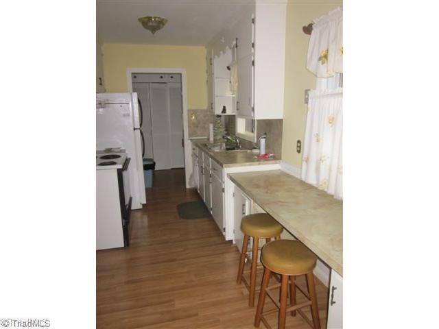 222 Wheeler Road Reidsville, NC 27320 - Photo 4 of 8 Kitchen. CUTE KITCHEN WITH ALL APPLIANCES