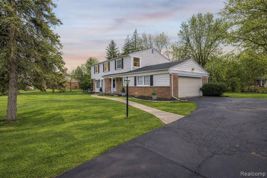 5738 Pebbleshire Road Bloomfield Hills, MI 48301 - Photo 2 of 37