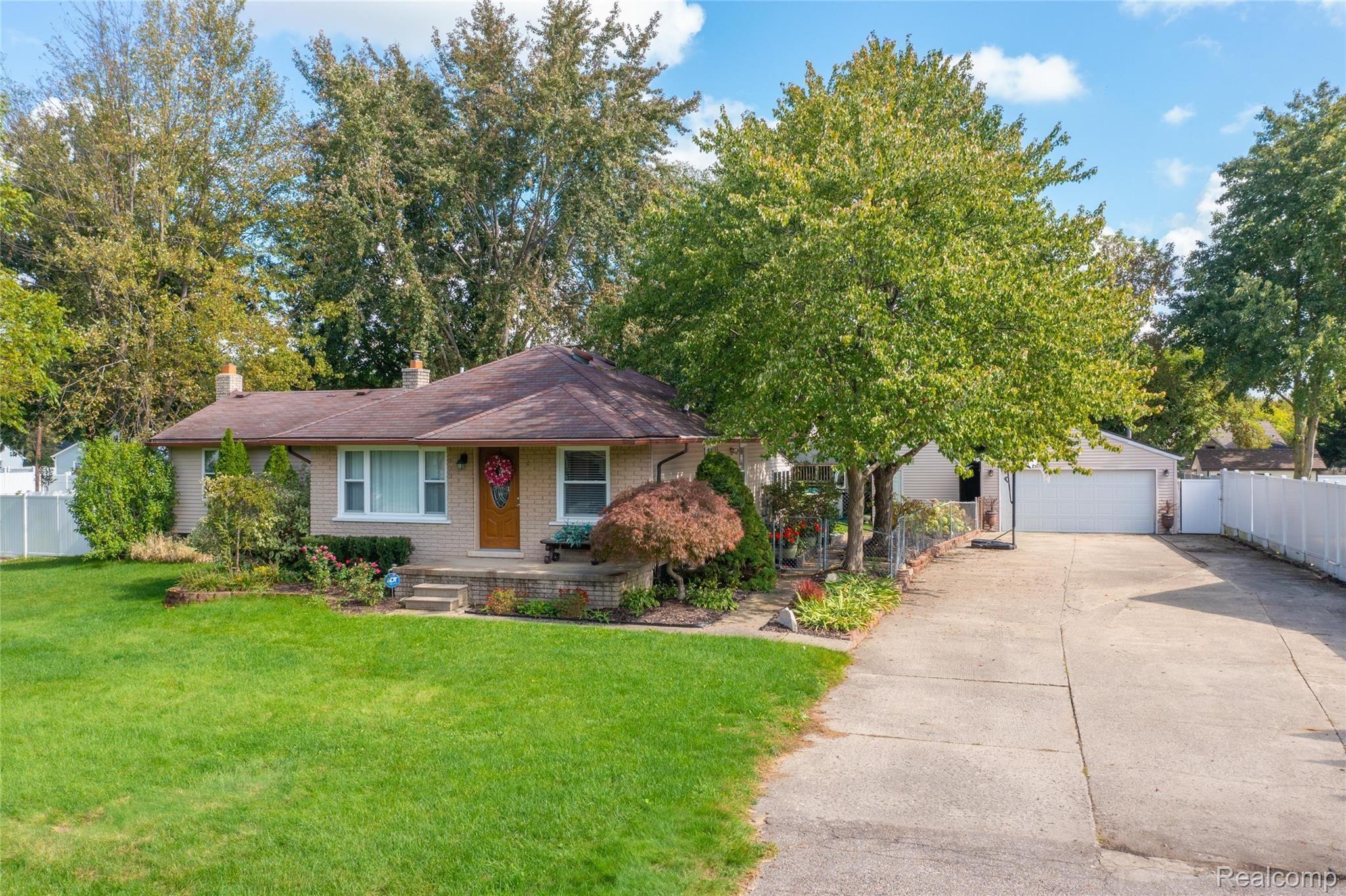 2447 Eastern Avenue Rochester, MI 48307 - Photo 2 of 41 Eastern-2.jpg