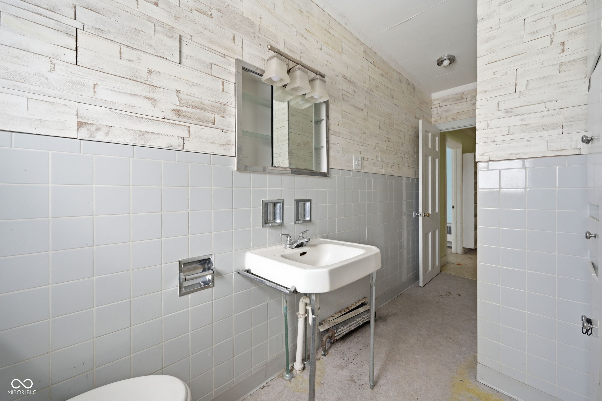 219 West Kickapoo Street Hartford City, IN 47348 - Photo 19 of 33