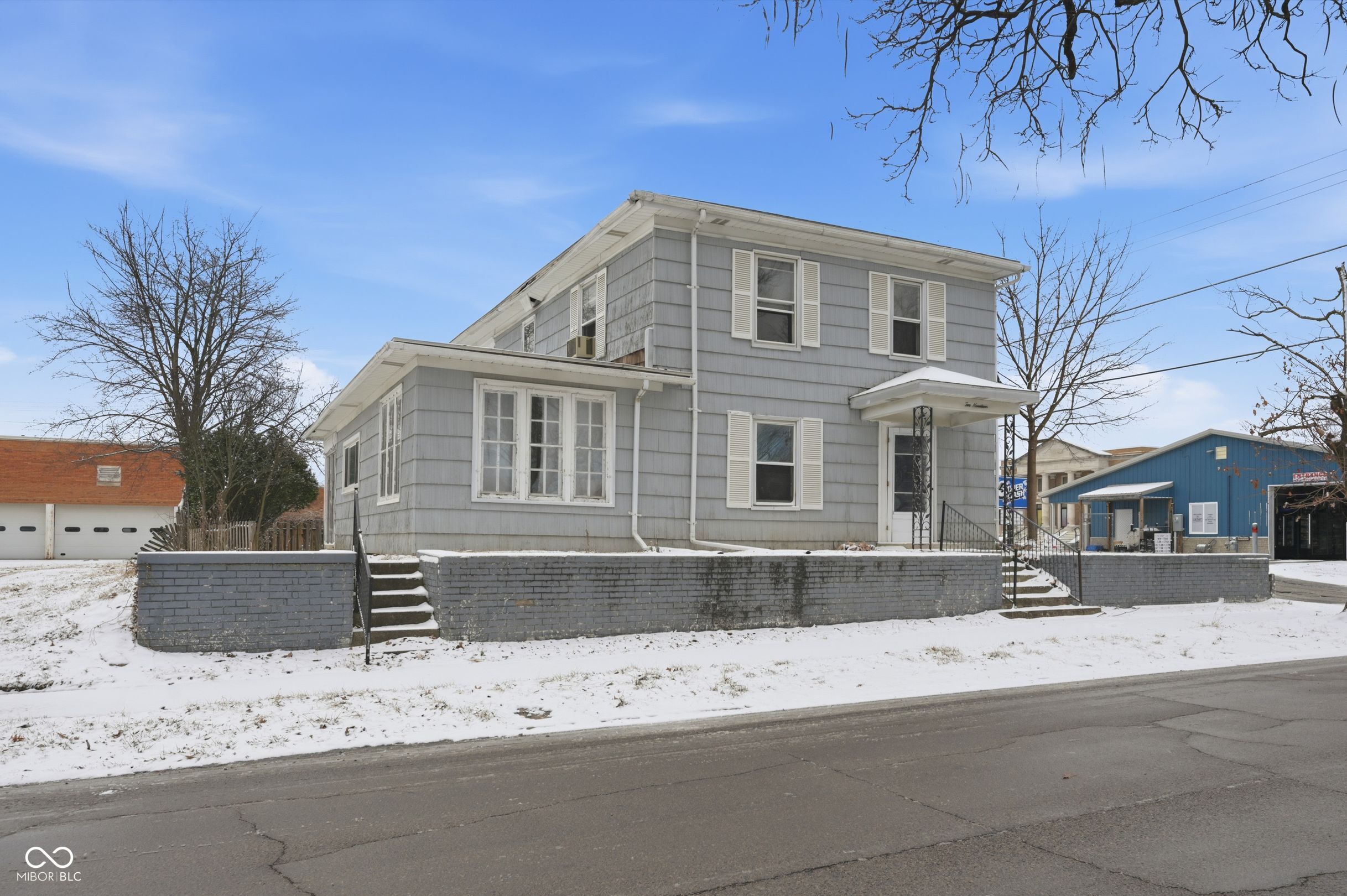 219 West Kickapoo Street Hartford City, IN 47348 - Photo 2 of 33