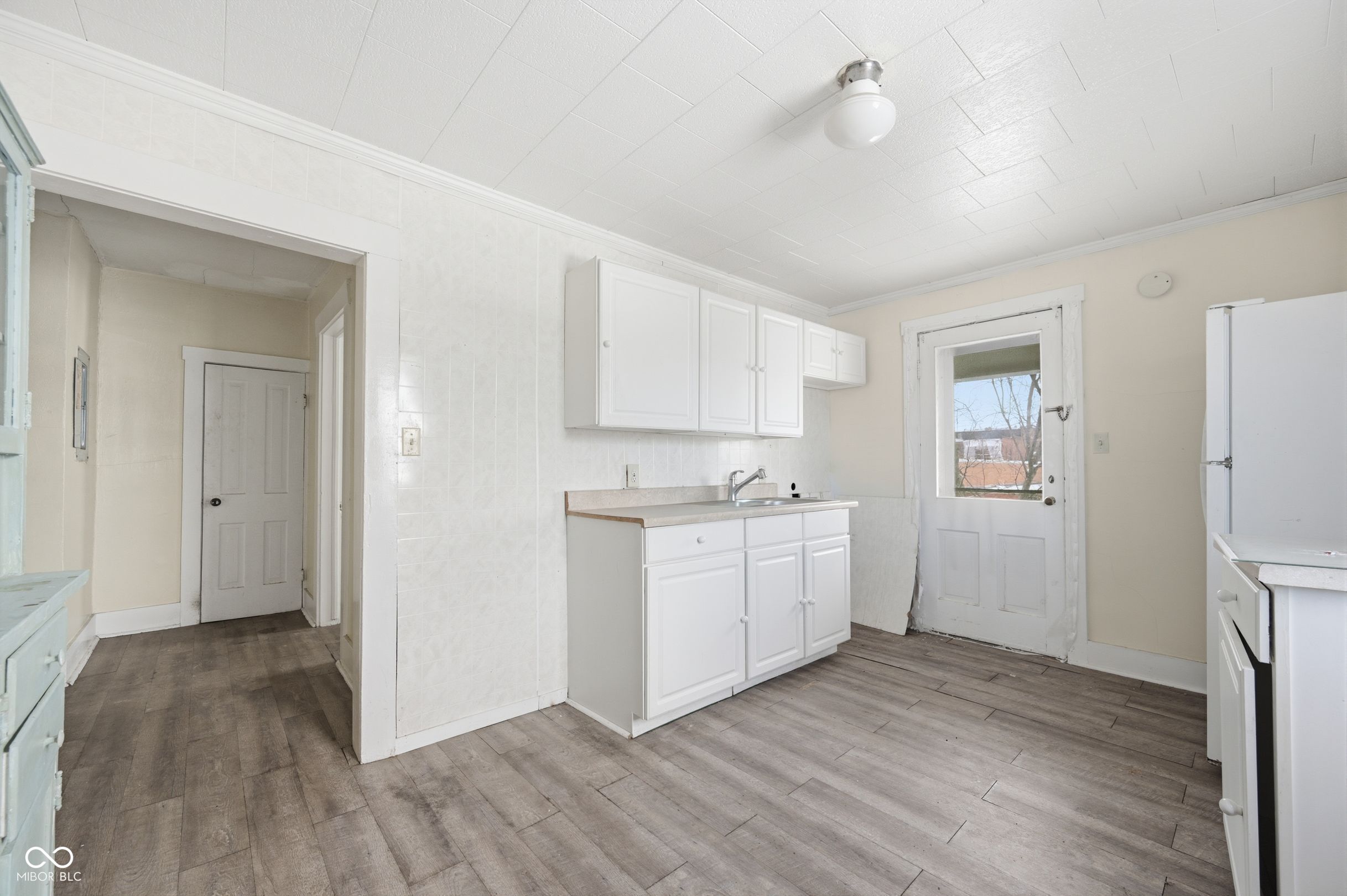 219 West Kickapoo Street Hartford City, IN 47348 - Photo 23 of 33