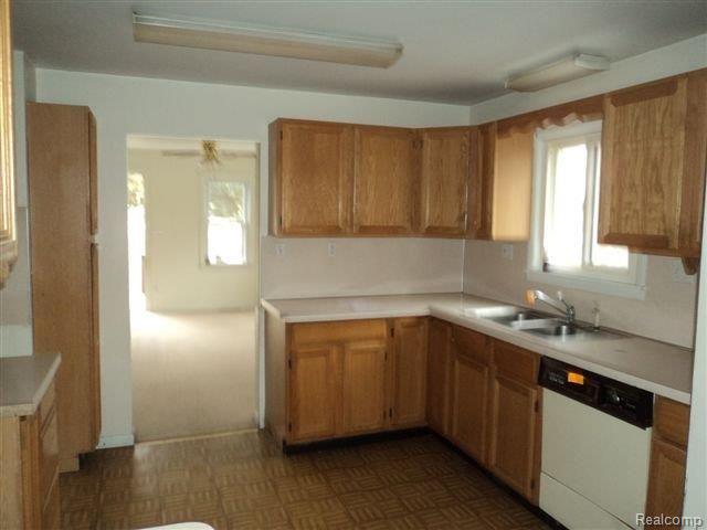 1247 South Genesee Road Burton, MI 48509 - Photo 4 of 9 9--ktchn