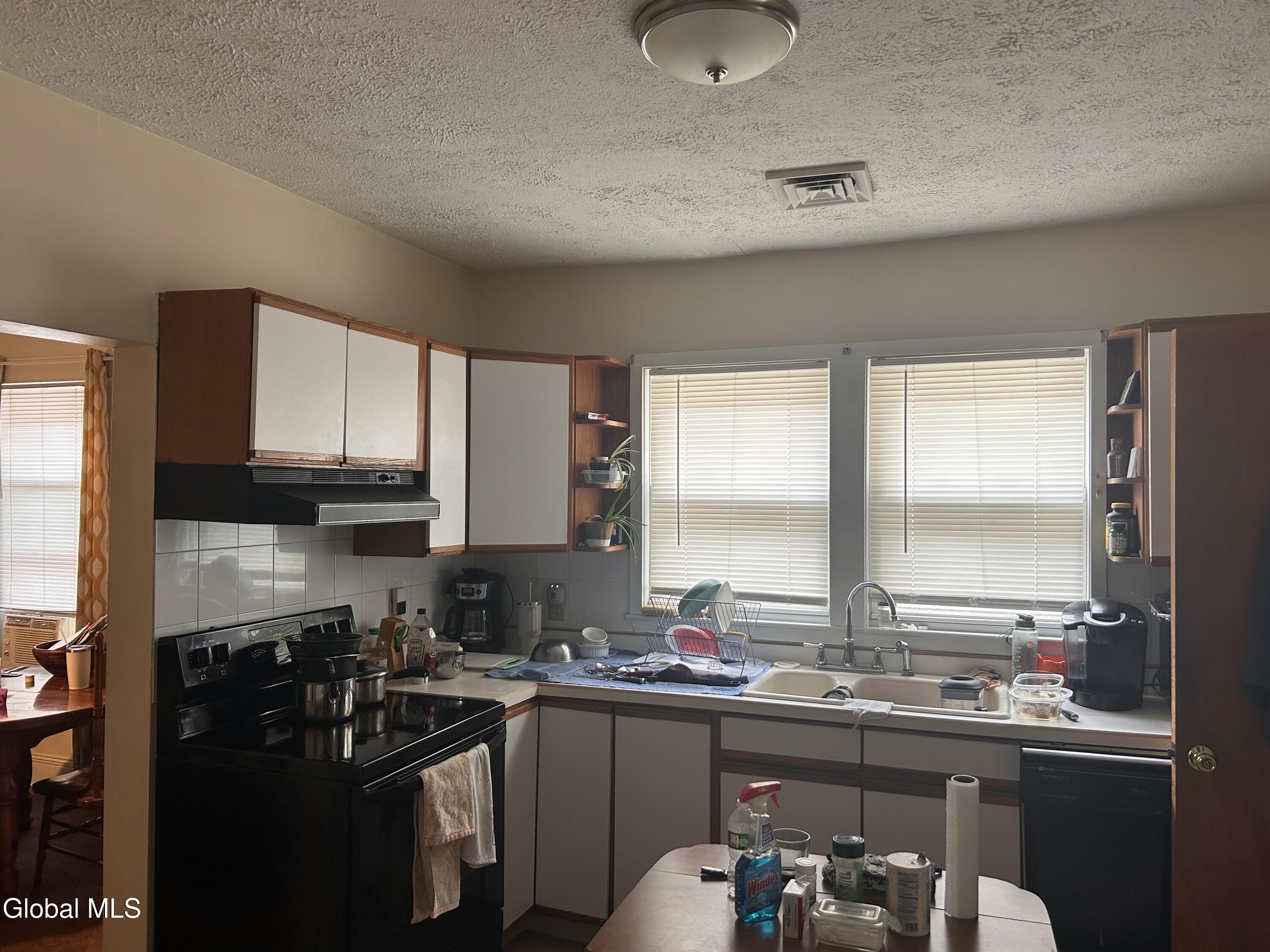 2328 Turner Avenue Schenectady, NY 12306 - Photo 6 of 25 IMG_2867