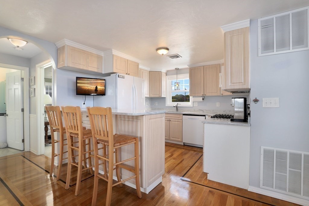 67 Seaside Road Scituate, MA 02066 - Photo 6 of 40 Gallery Image 6