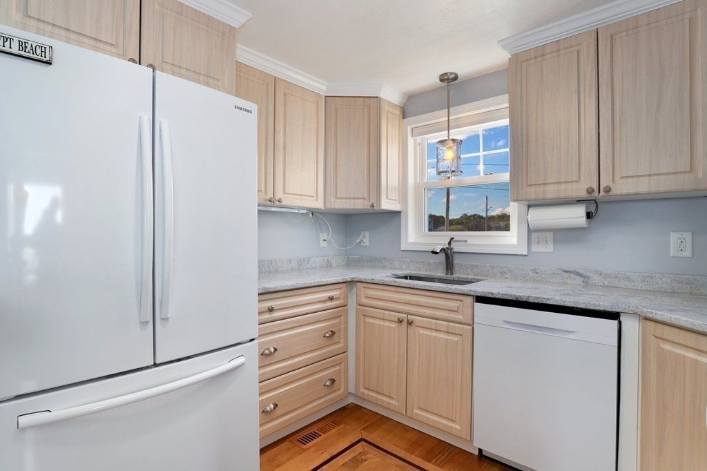 67 Seaside Road Scituate, MA 02066 - Photo 9 of 40 Gallery Image 9