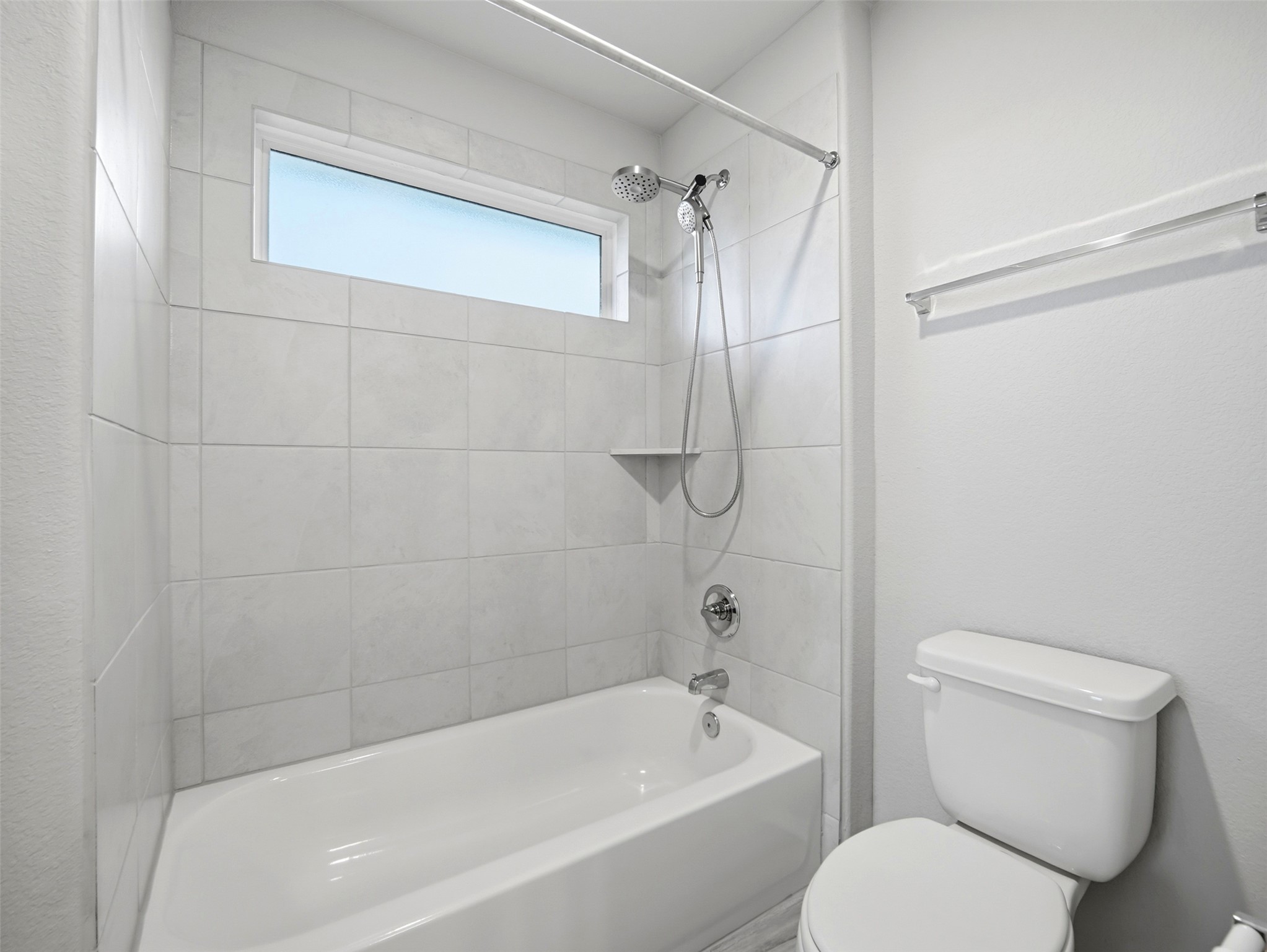 60 Bent Trl Lane Georgetown, TX 78628 - Photo 30 of 40 A well-appointed bathroom offers a clean tub, shower, and toilet for daily convenience.