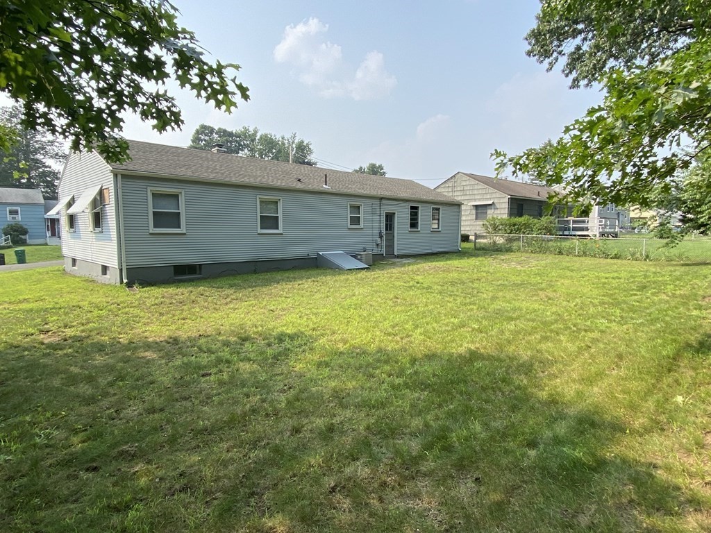 123 Mandalay Road Chicopee, MA 01020 - Photo 4 of 32 Gallery Image 4