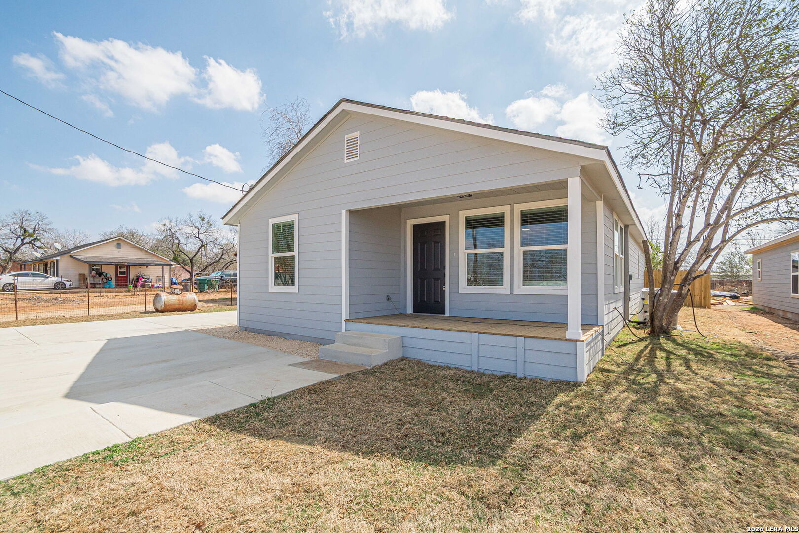 508 Hickory Street Jourdanton, TX 78026 - Photo 3 of 23